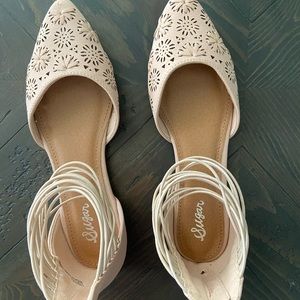 Pointed toe sandals